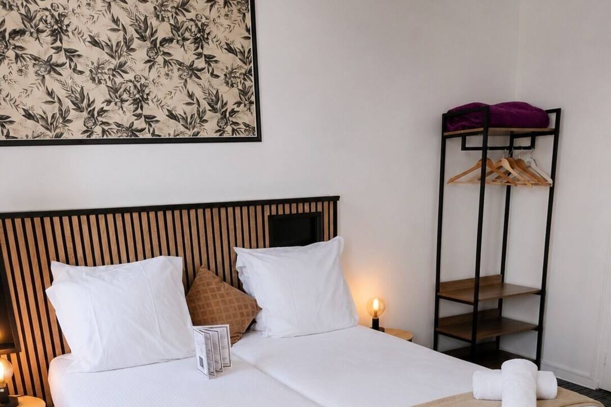 Classic Twin Room, Courtyard View | Desk, soundproofing, WiFi (free), bed sheets
