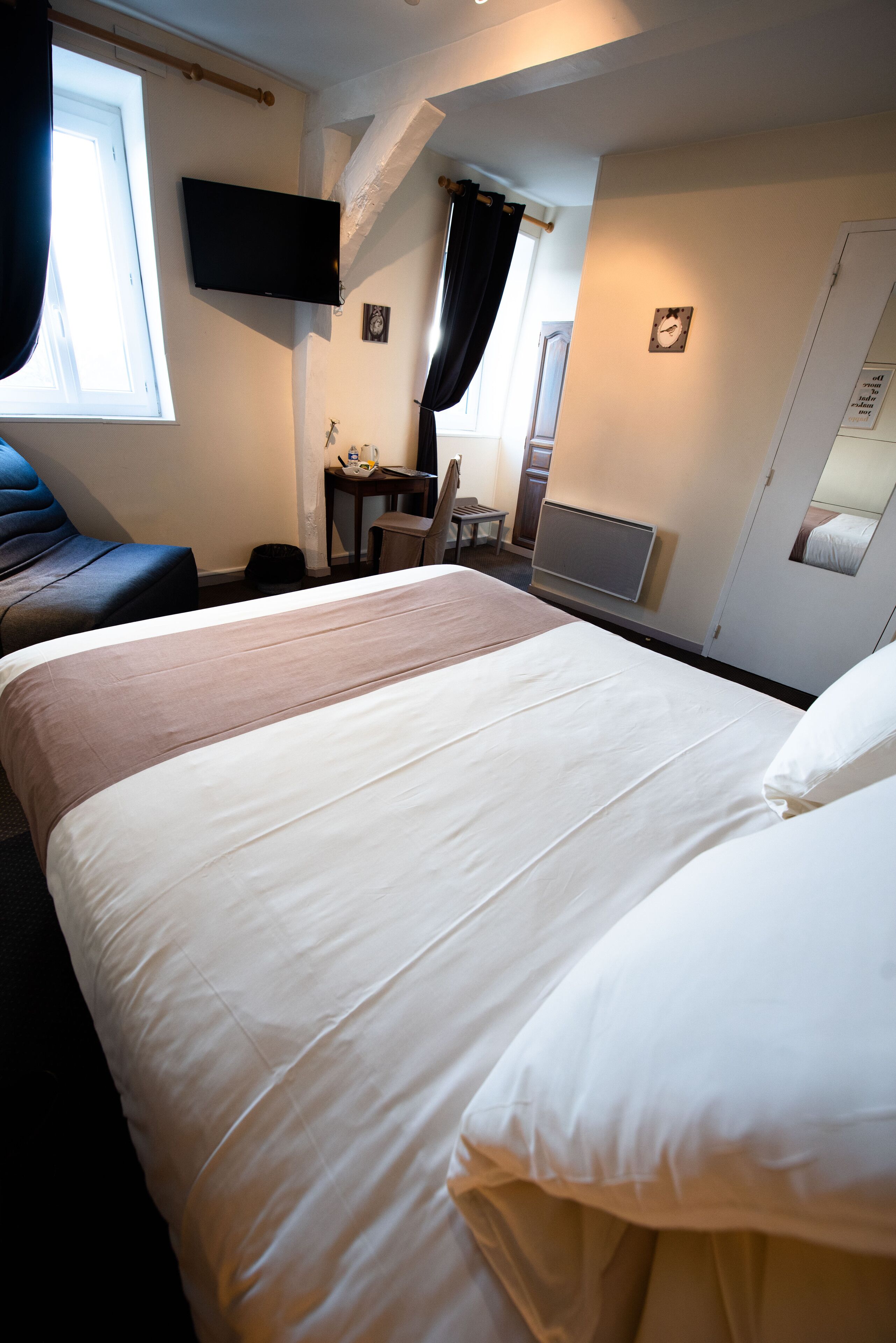 Soundproofing, free WiFi, bed sheets