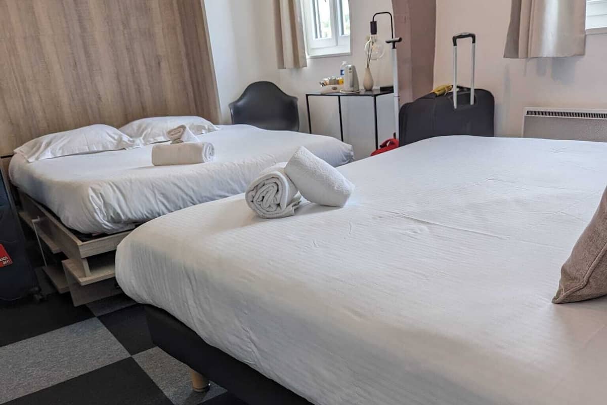 Quarto família | Quartos à prova de som, Wi-Fi de cortesia, roupa de cama