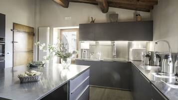 Frigorifero, forno, lavastoviglie, macchina per tè/caffè