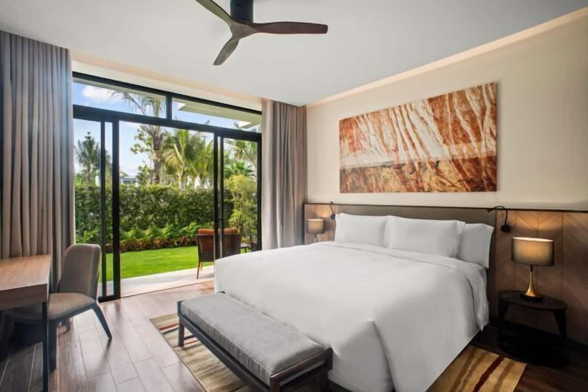 3 bedrooms, premium bedding, minibar, in-room safe