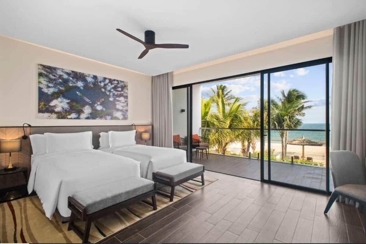 高級寢具、迷你吧、房內夾萬、書桌