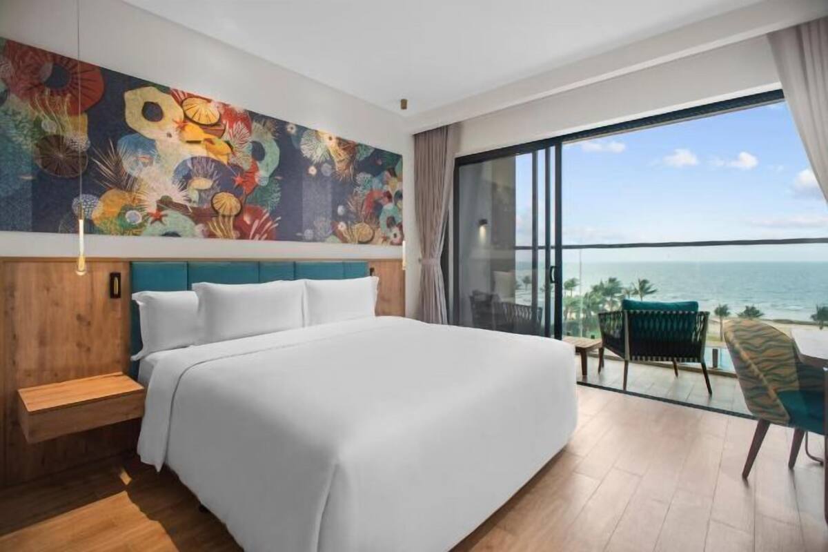 Premium bedding, down duvets, in-room safe, desk