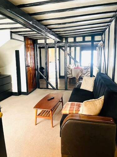 Cosy 3-Bedroom Character Cottage in Historic Waltham Cross