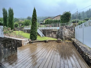 Property grounds - 5-person gîte in a typical Ardèche stone house. (Saint-Julien-Vocance)