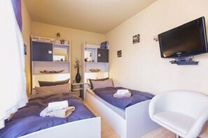 4 Schlafzimmer, Zimmersafe, Schreibtisch, Bügeleisen/Bügelbrett