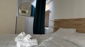 2 عدّة غرف نوم وواي فاي وملاءات أسرّة