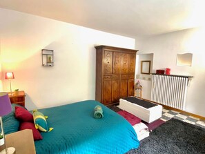 3 bedrooms, free WiFi, bed sheets