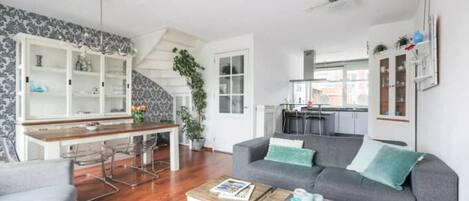 تلفزيون ذكي، ألعاب فيديو، شاشة كمبيوتر