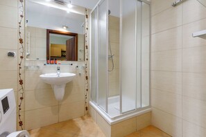 Shower, hair dryer, towels, shampoo