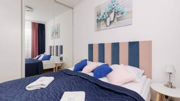 2 bedrooms, desk, iron/ironing board, WiFi