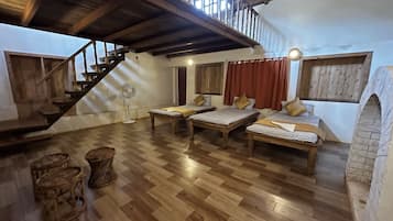Grand Villa | 1 bedroom, individually decorated, individually furnished, desk