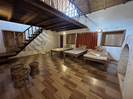 Grand Villa | 1 bedroom, individually decorated, individually furnished, desk