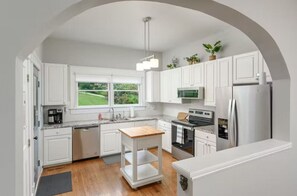 Private kitchen - Two Bed Two Bath Chatta Charmer with hot tub! (Chattanooga)