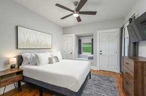 2 bedrooms, desk, iron/ironing board, WiFi