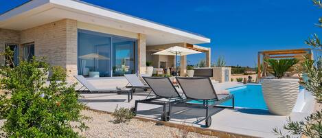 Piscina all'aperto, una piscina riscaldata