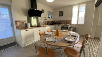 KĂŒhlschrank, Mikrowelle, Ofen, GeschirrspĂŒler