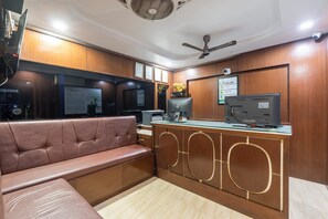 Reception - Treebo Marina Grand, Railway Station (Visakhapatnam)