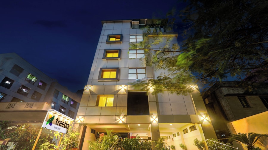 Treebo Marina Grand, Railway Station