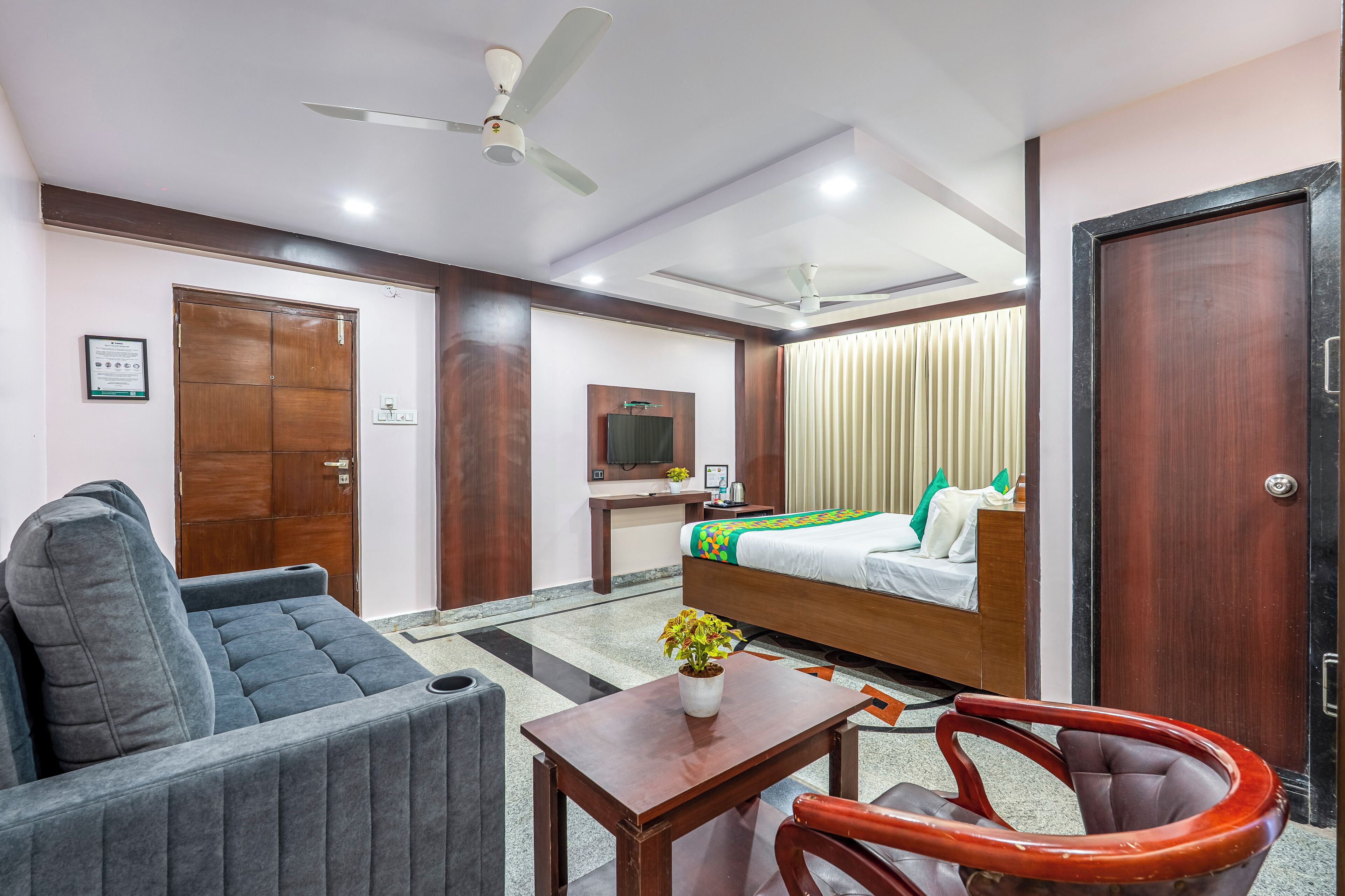 Premium Double Room | In-room safe, desk, iron/ironing board, rollaway beds
