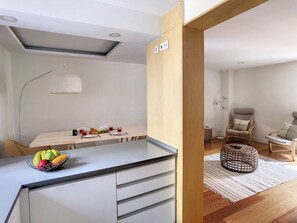 Interior - FX City Lover by LovelyStay (Funchal)