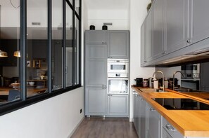 Fridge, microwave, oven, stovetop