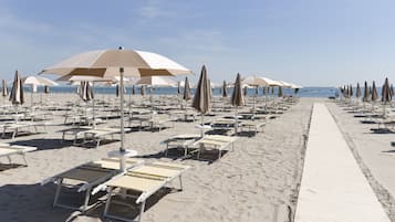 Una spiaggia nelle vicinanze