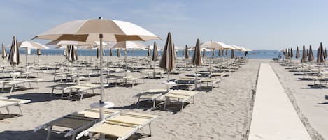 Una spiaggia nelle vicinanze