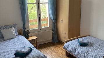 5 bedrooms, iron/ironing board, travel crib, free WiFi