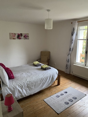 5 bedrooms, iron/ironing board, travel cot, free WiFi