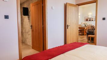 1 bedroom, individually decorated, individually furnished, free WiFi