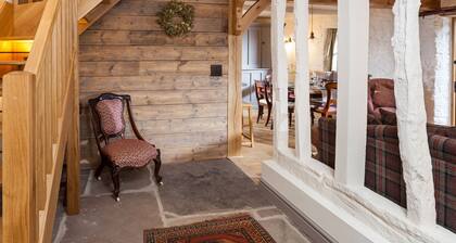 Stone House - a charming cottage that sleeps 6 guests