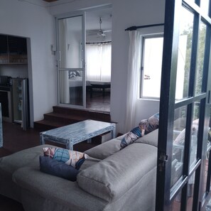 TV - Two Bedroom fully furnished apartment few steps from the beach (Diani)