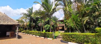 chel and vade cottages