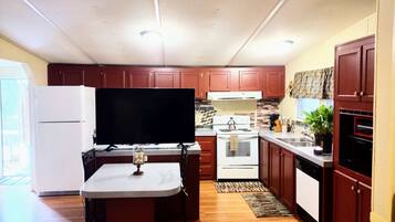 Fridge, microwave, stovetop, coffee/tea maker