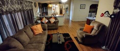 Fernseher, Stereoanlage, Computerbildschirme