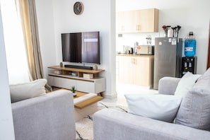 TV - Serene and Cozy 2 bedroom apartment close to the UN (Nairobi)