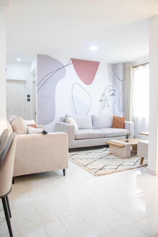 TV - Serene and Cozy 2 bedroom apartment close to the UN (Nairobi)