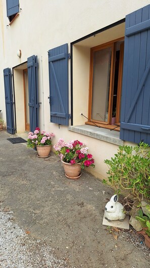Exterior detail - GITE BOYER BAS (2-10 pers) With SWIMMING POOL and SPA (Saint-Gaudéric)