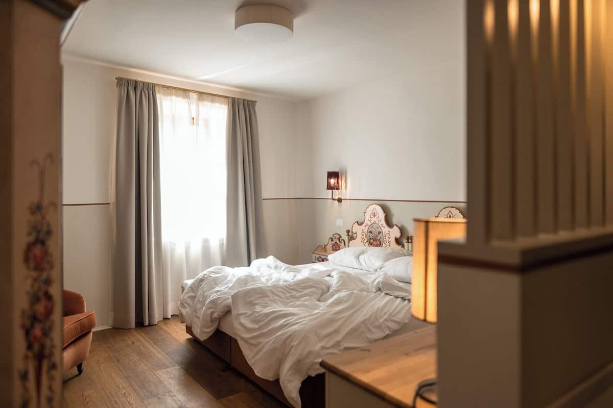 Design tweepersoonskamer | Een minibar, een kluis op de kamer, individueel gedecoreerd