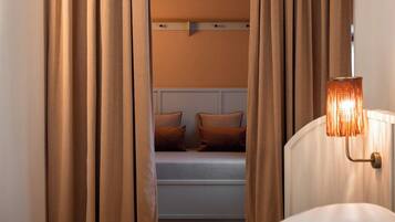 Minibar, in-room safe, individually decorated, individually furnished