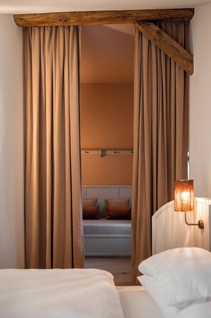 Design Double Room, Balcony | Minibar, in-room safe, individually decorated, individually furnished