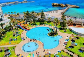A resort with a large central pool, a water slide, and a beach area. - Hotel El Habib (Monastir)