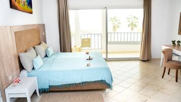 Basic Triple Room | Free WiFi, bed sheets