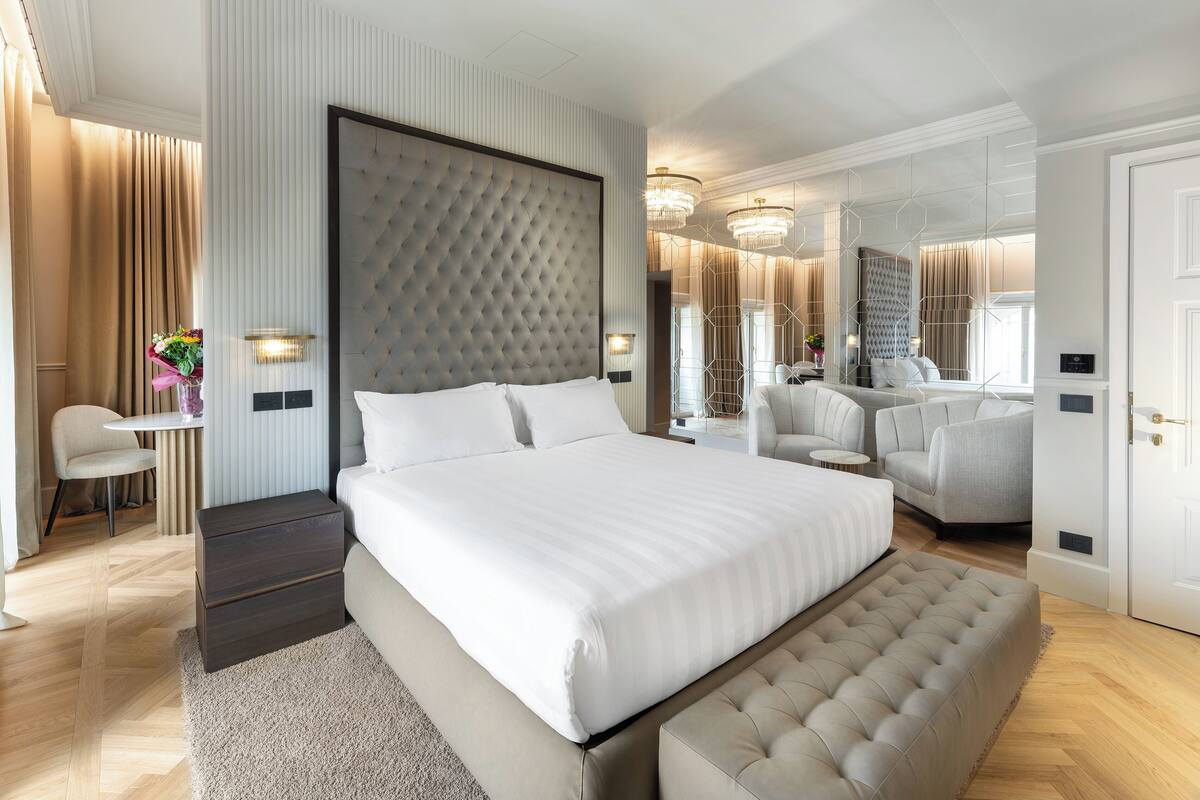 Suite – exclusive, byutsikt | Sengetøy av topp kvalitet, dundyner, senger med overmadrass og minibar