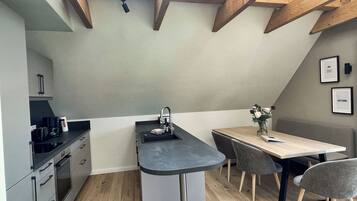 Kühlschrank, Mikrowelle, Ofen, Herdplatte