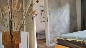 2 bedrooms, travel crib, WiFi