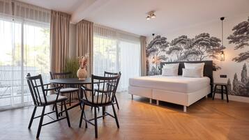 Suite Familiale (with bath) | Literie de qualité supérieure, minibar, coffres-forts dans les chambres