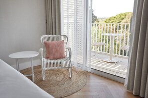 Familiesuite (with bath) | Premium-sengetøj, minibar, pengeskab på værelset, skrivebord