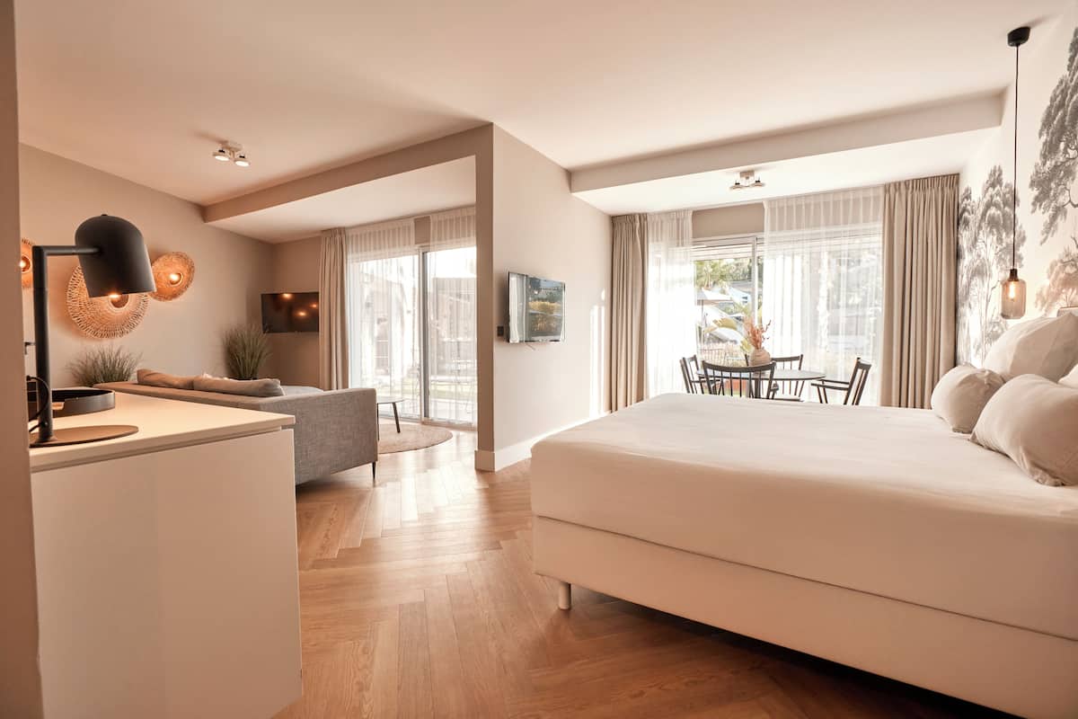 Suite Supérieure (with bath)